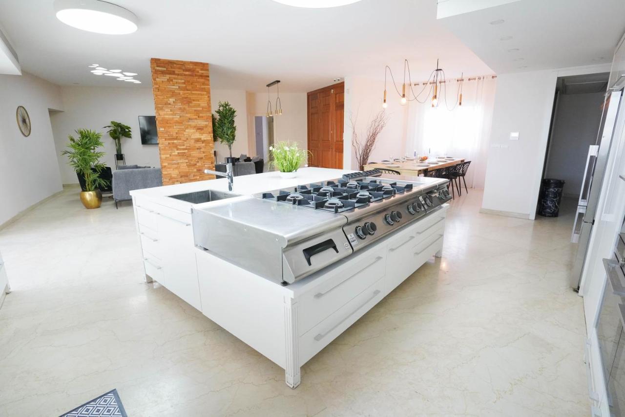 Yalarent Enorma Complex With Shared Heated Pool Eilat Exterior foto